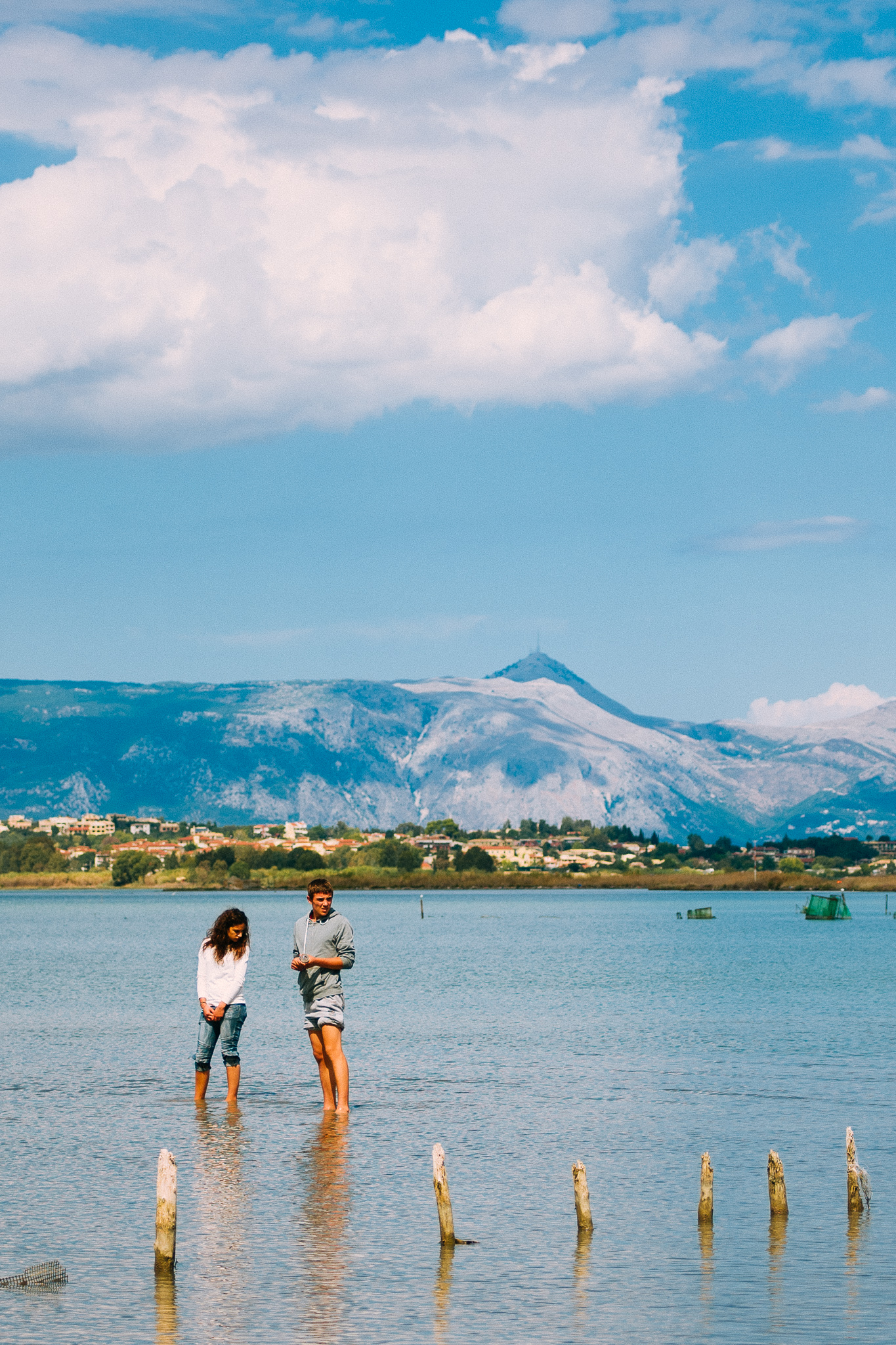 Couple_Greece_Corfu_Girl_Boy_sea_water_jipvankuijk