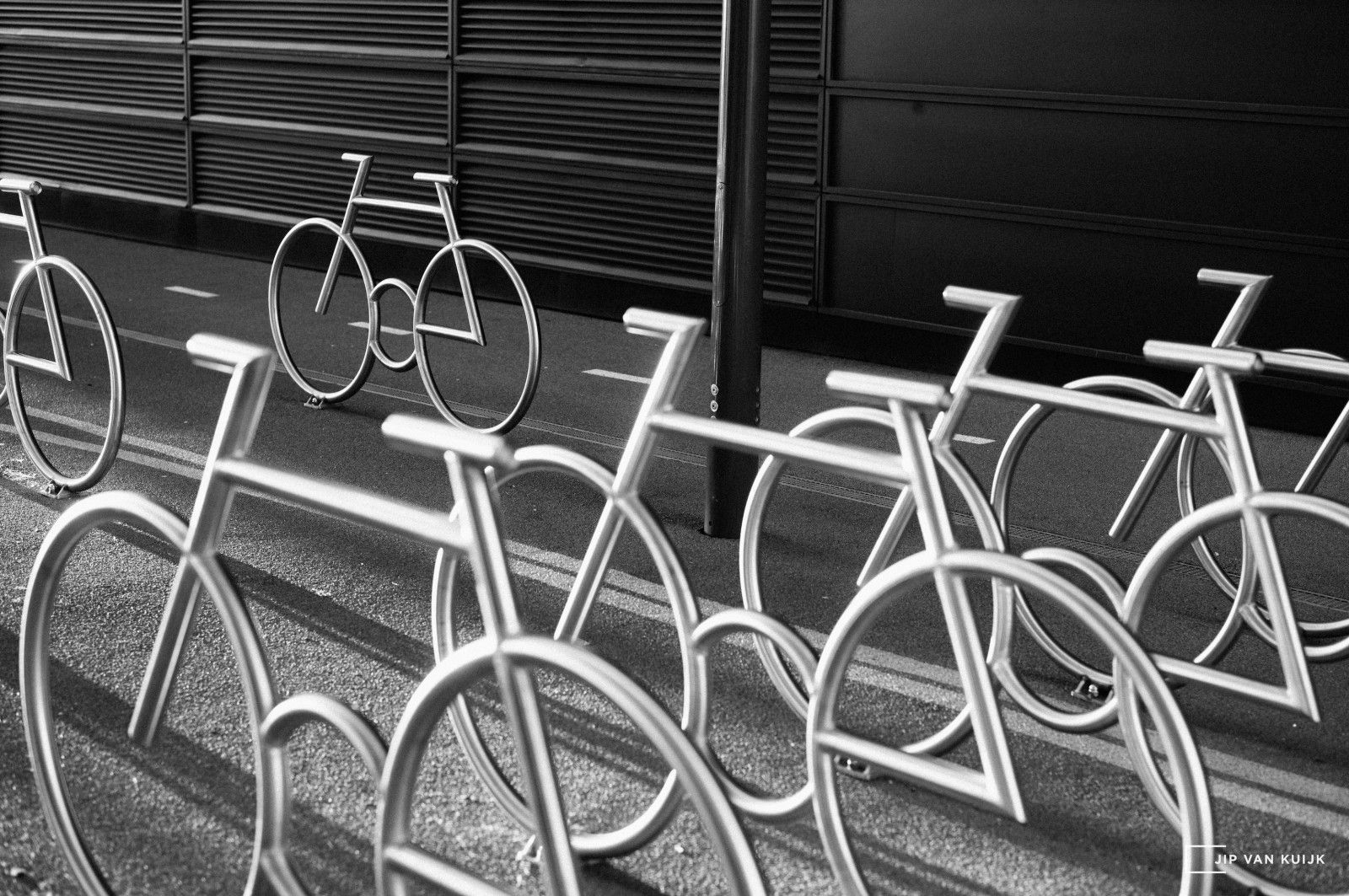 bikes_oslo_norway_barcode_jipvankuijk_70mm_leica_se_mediumformat